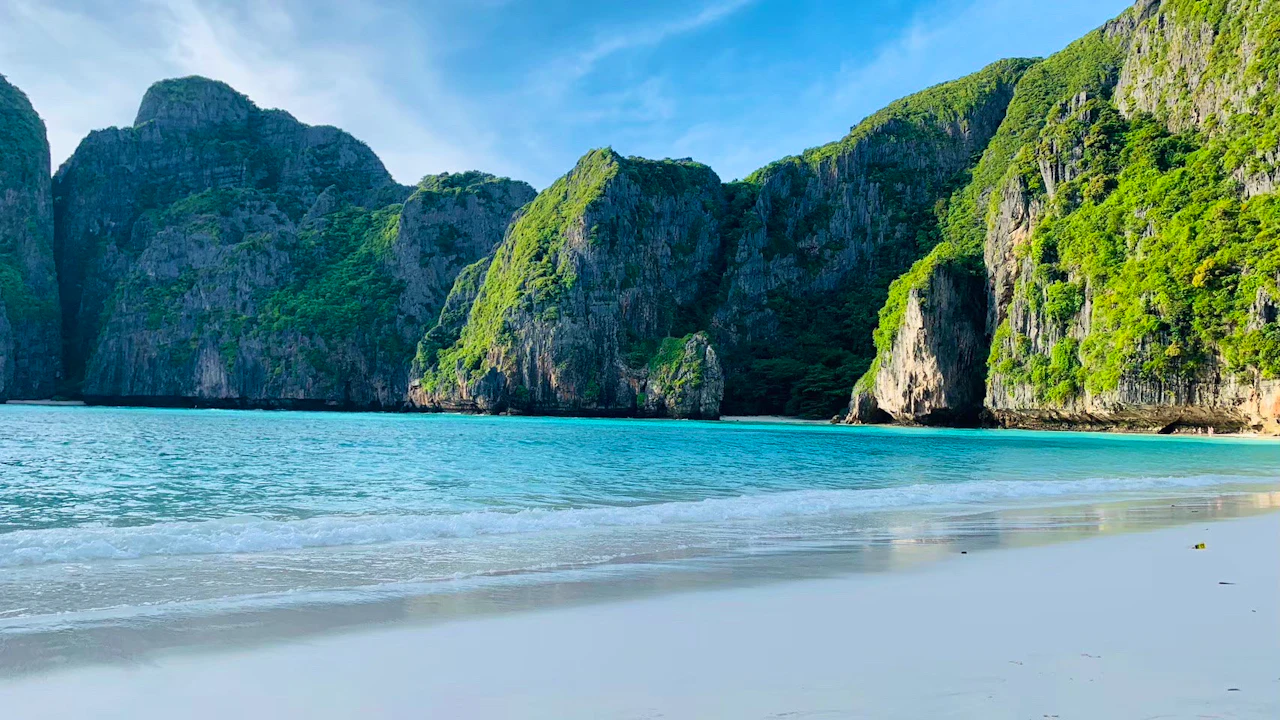 Join Tour Maithon Island, Phi Phi Island, Maya Beach and Khai Island by Speedboat or Speed Catamaran Ticket